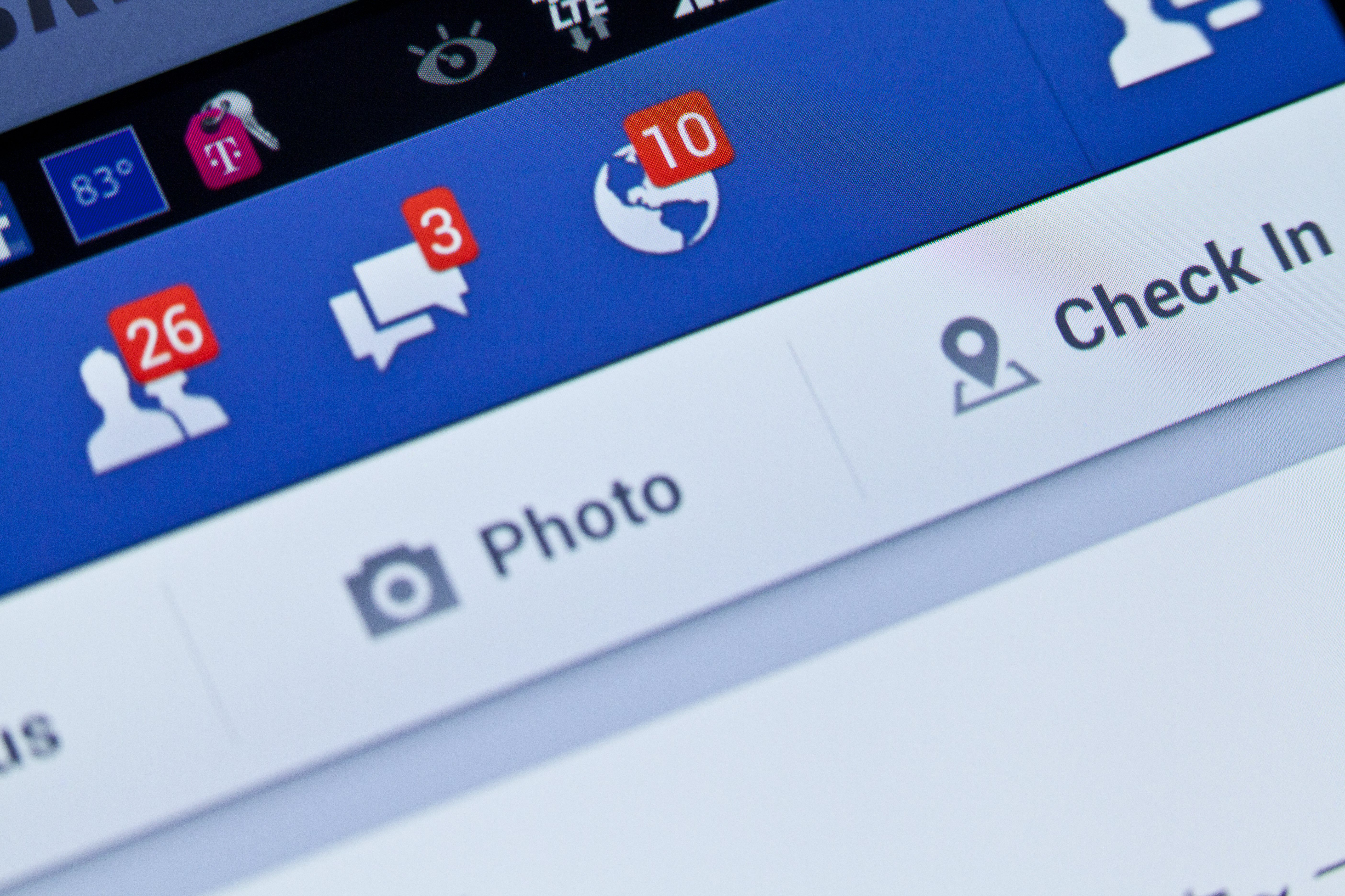 Toppmeny Facebook med ikoner for venneforespørsler og meldinger